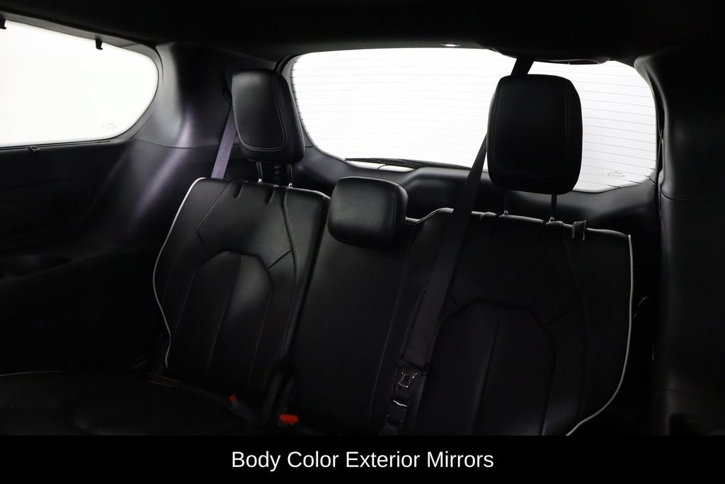 Used 2022 Chrysler Pacifica Limited w/ Uconnect Theater Family Group FWD image 10