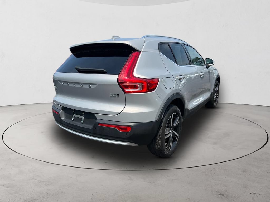 Certified 2025 Volvo XC40 B5 Core AWD/4WD image 5