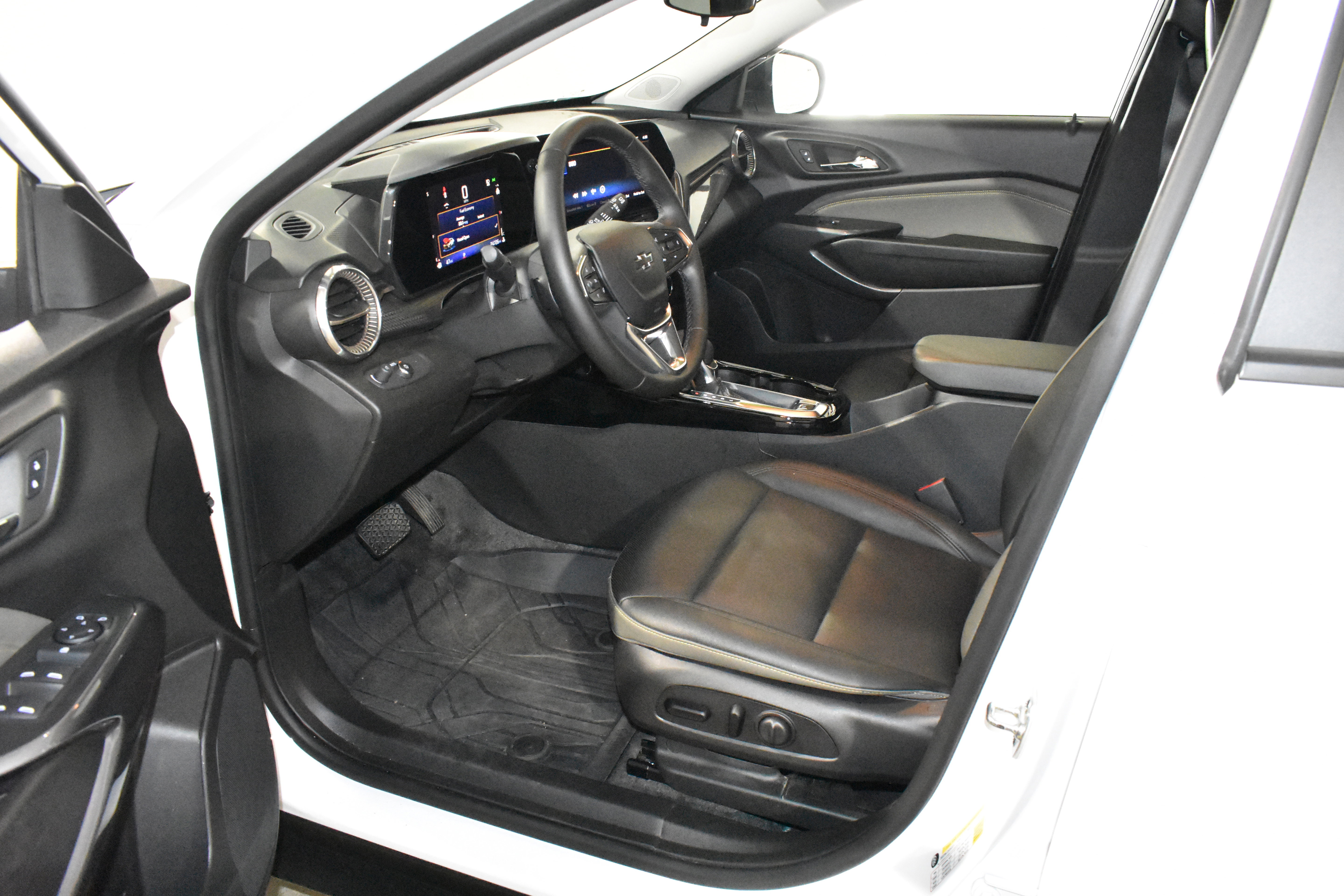 Used 2025 Chevrolet Trax ACTIV w/ Driver Confidence Package FWD image 23