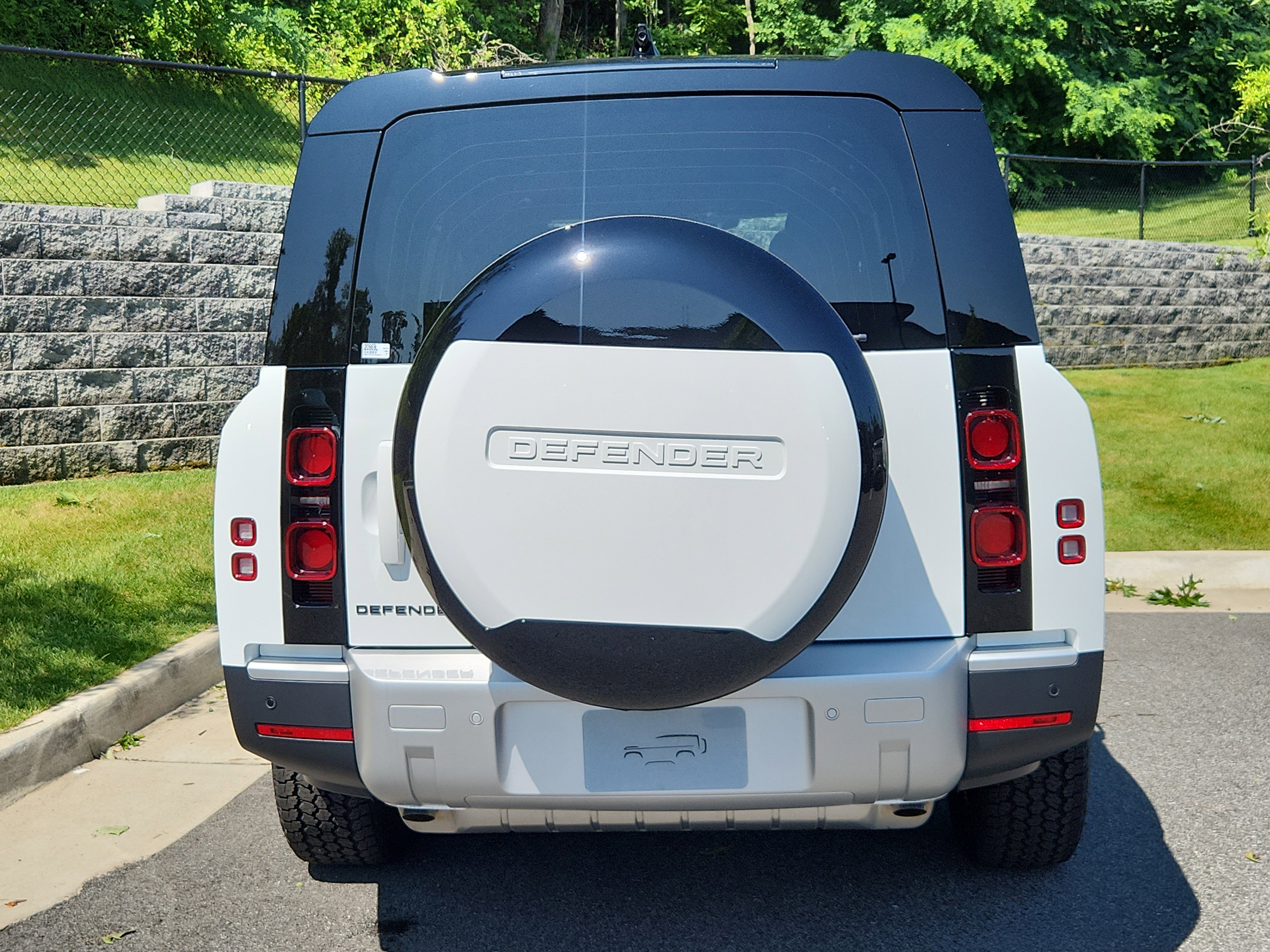 Used 2025 Land Rover Defender 130 S image 7