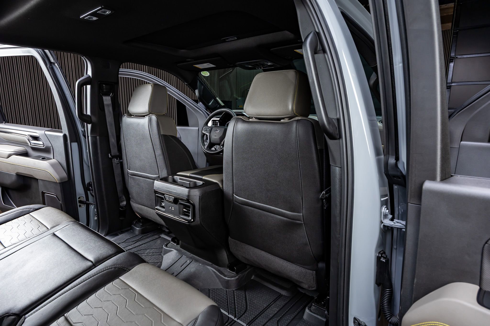 Used 2025 Chevrolet Silverado 2500 ZR2 w/ Technology Package image 32