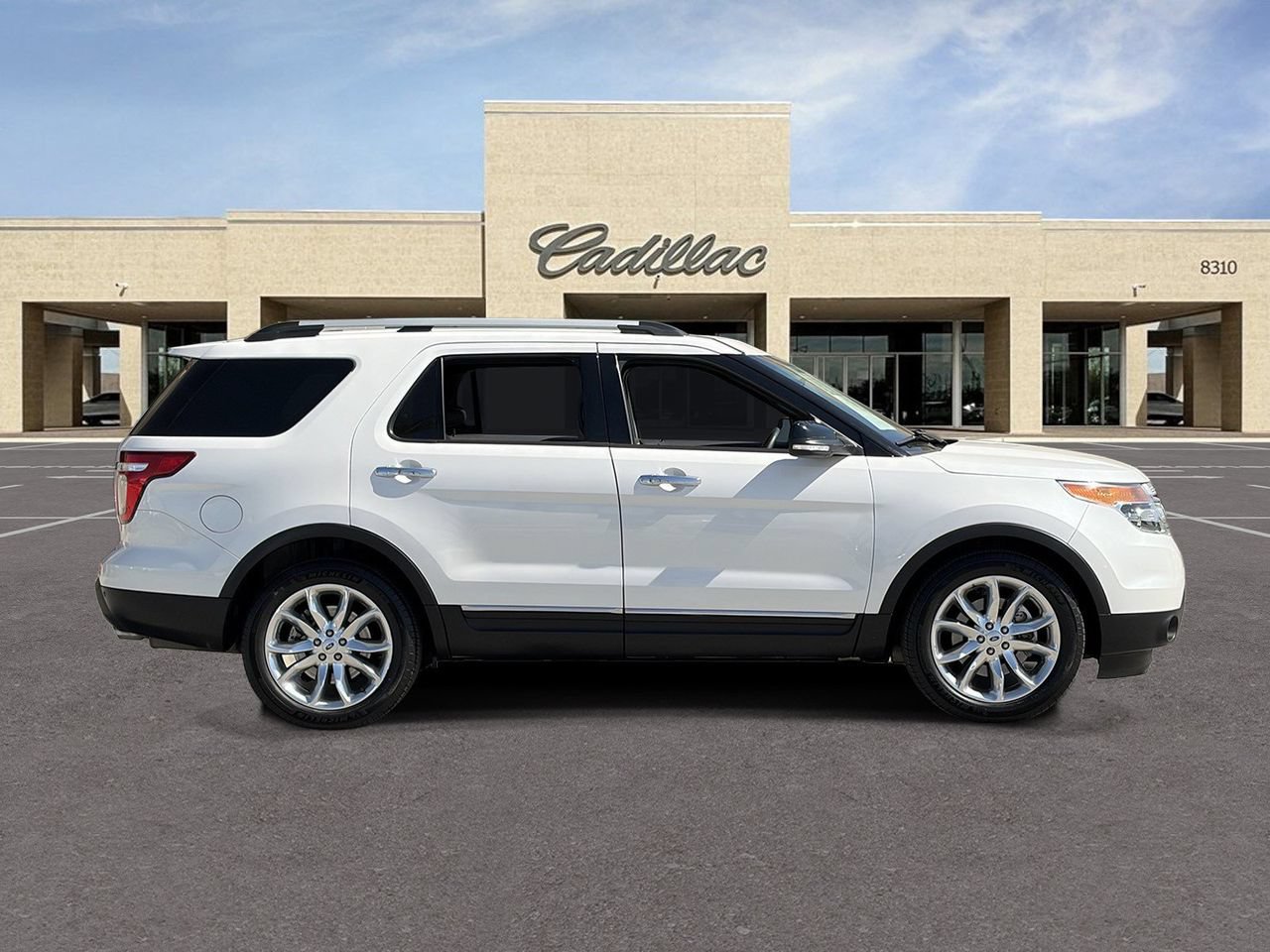 Used 2015 Ford Explorer XLT w/ Equipment Group 202A FWD image 4