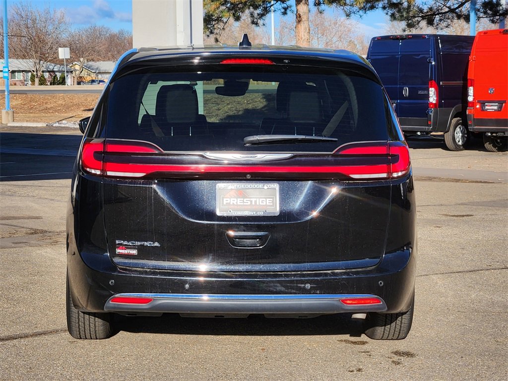 Used 2024 Chrysler Pacifica Touring-L image 13