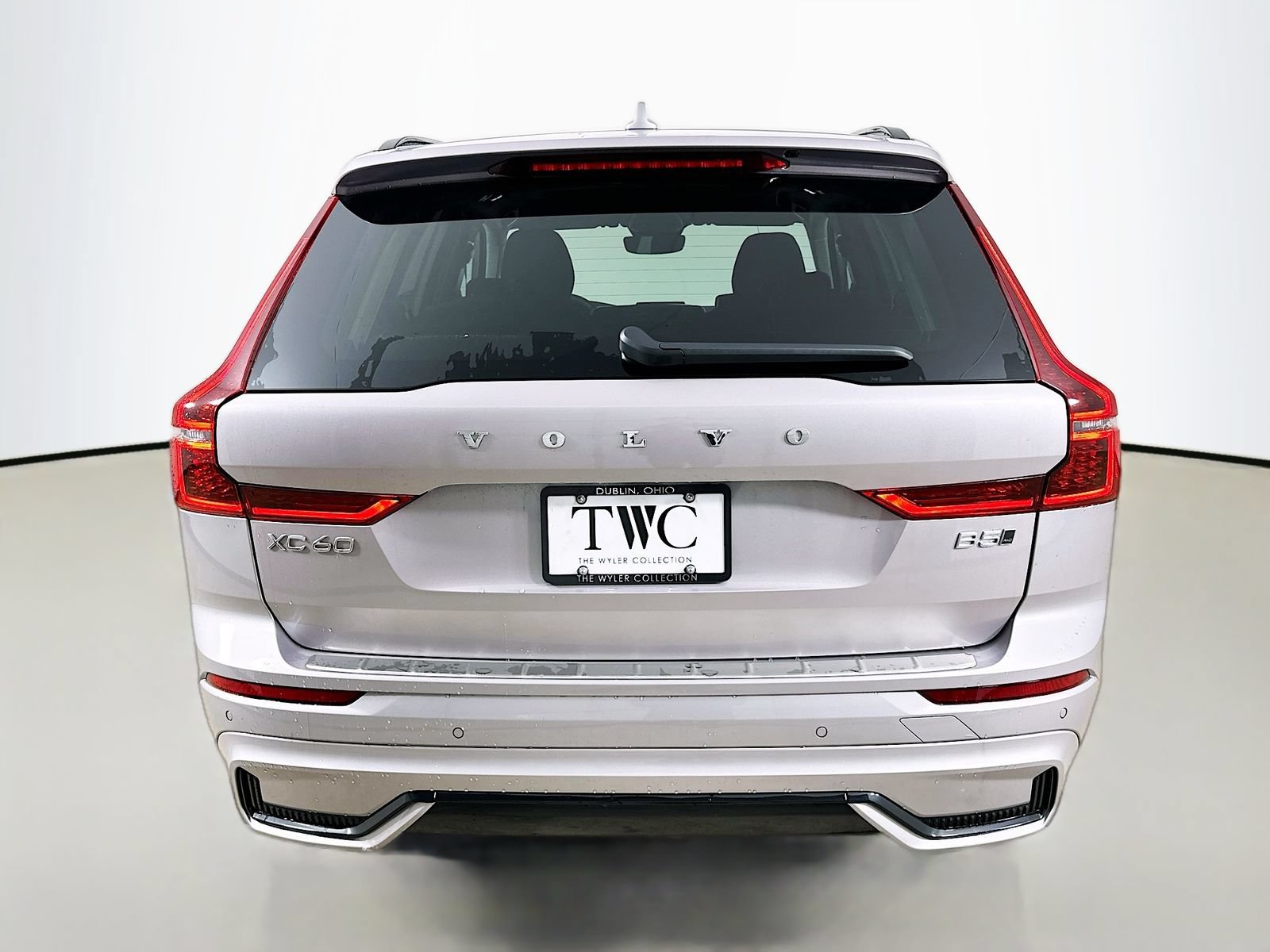 New 2026 Volvo XC60 B5 Plus w/ Protection Package Premier AWD/4WD image 6