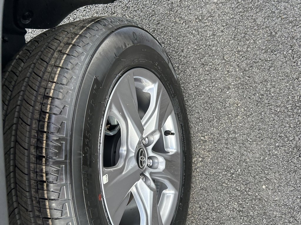 Used 2025 Toyota RAV4 XLE image 18