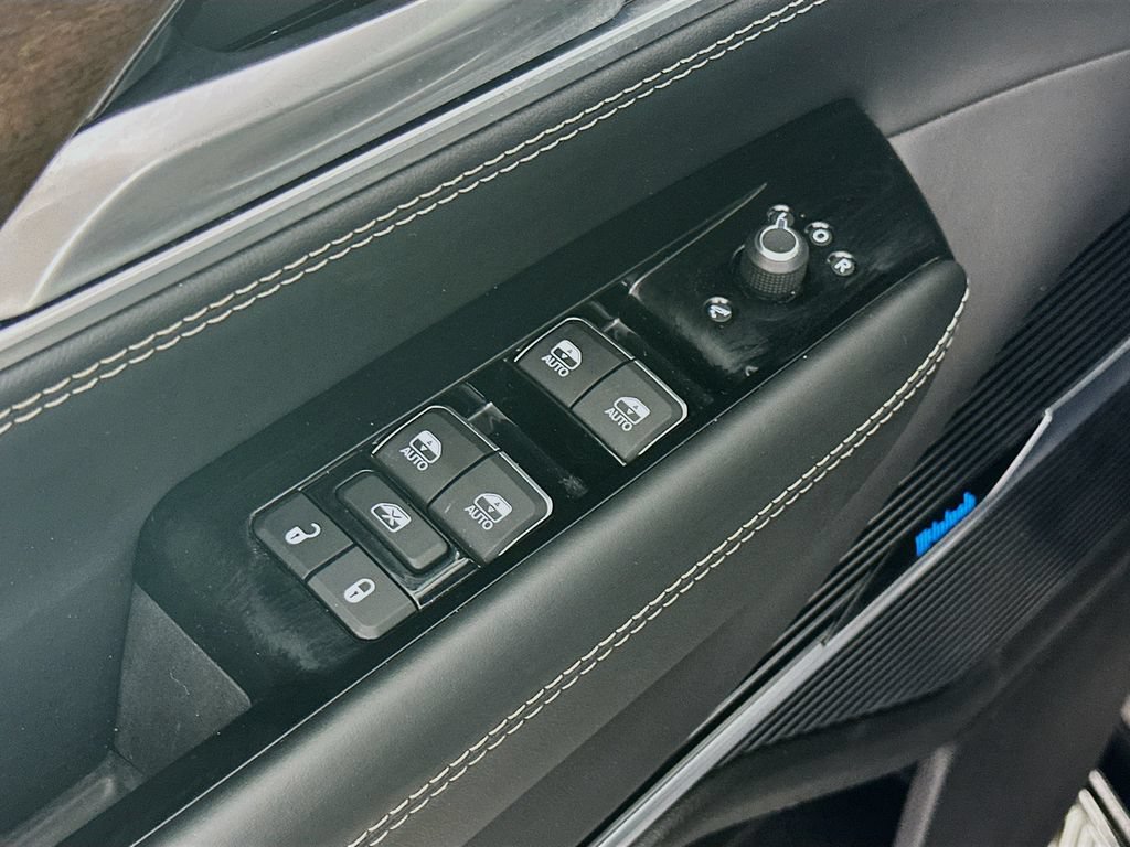 Certified 2025 Jeep Grand Wagoneer 4WD image 27