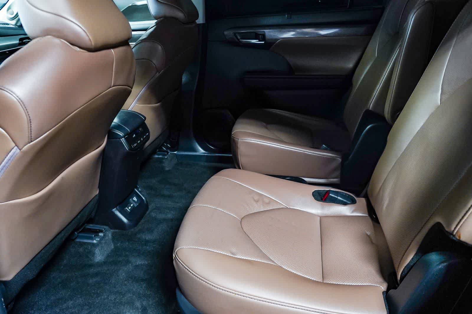 Certified 2025 Toyota Highlander Limited AWD/4WD image 22
