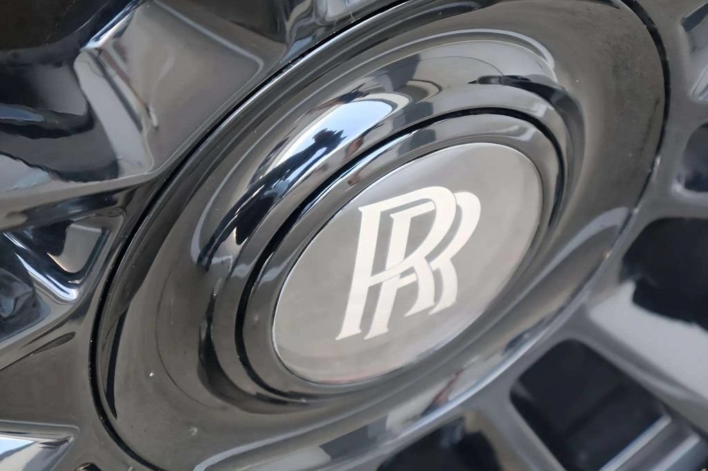 Used 2018 Rolls-Royce Dawn RWD image 20