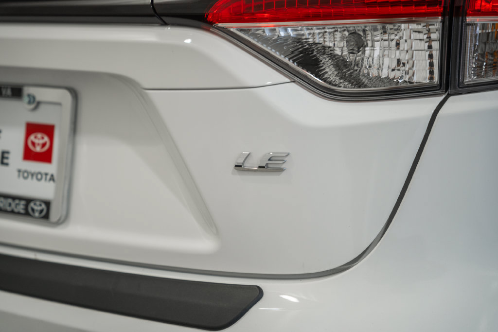 Used 2023 Toyota Corolla LE w/ Carpet Mat Package (TMS) FWD image 5
