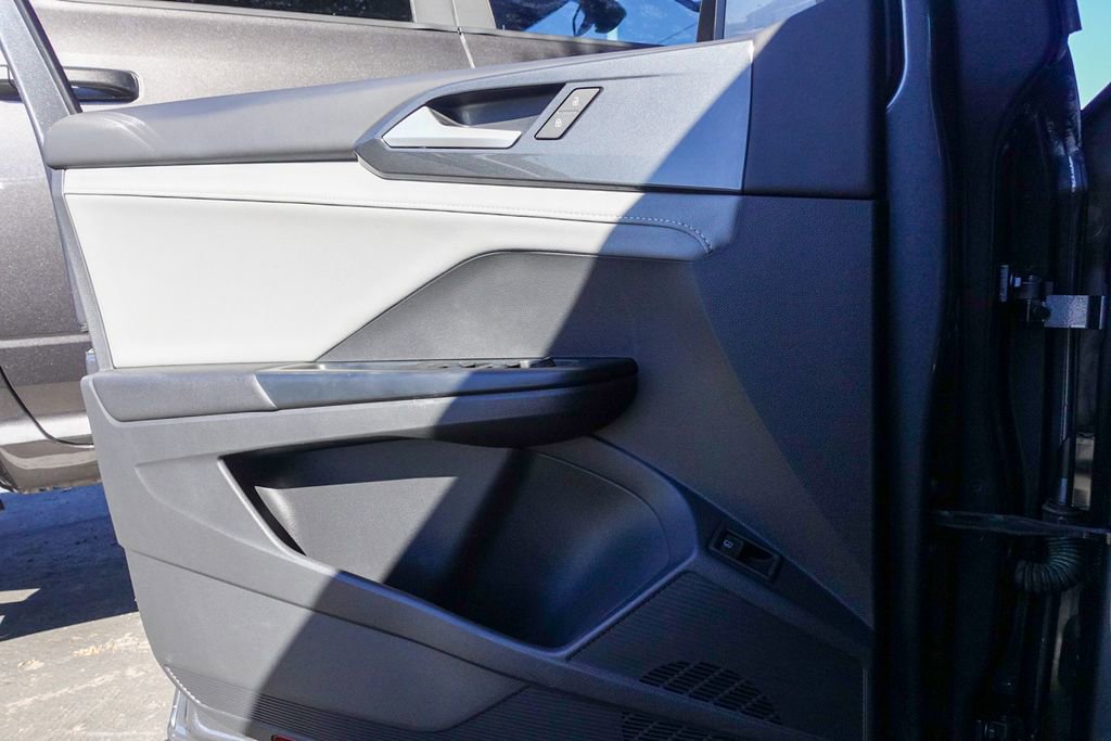 Used 2022 Volkswagen Taos SEL w/ Panoramic Sunroof Package image 14