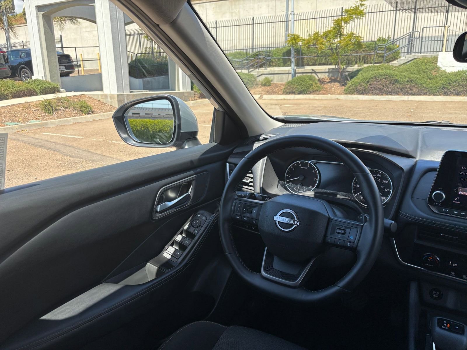 Used 2025 Nissan Rogue SV AWD/4WD image 36