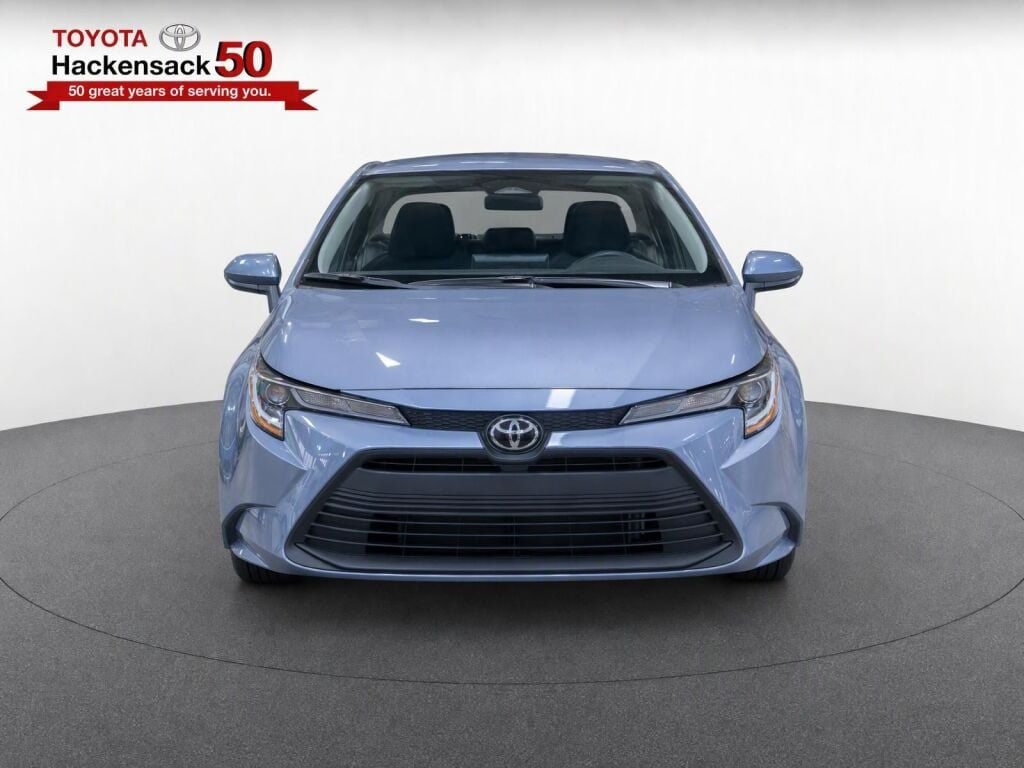 Used 2025 Toyota Corolla LE FWD image 5