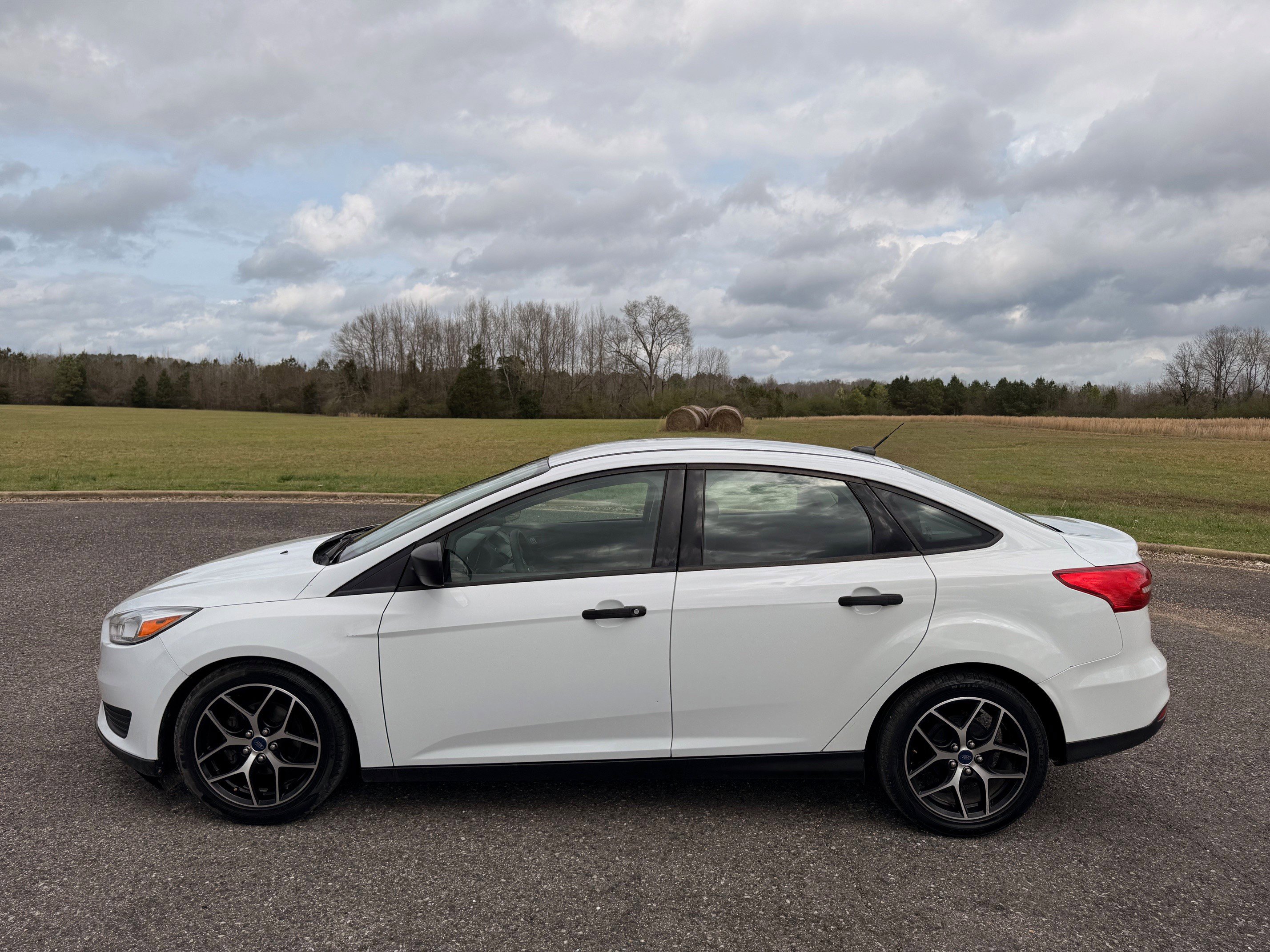 Used 2018 Ford Focus S FWD image 2
