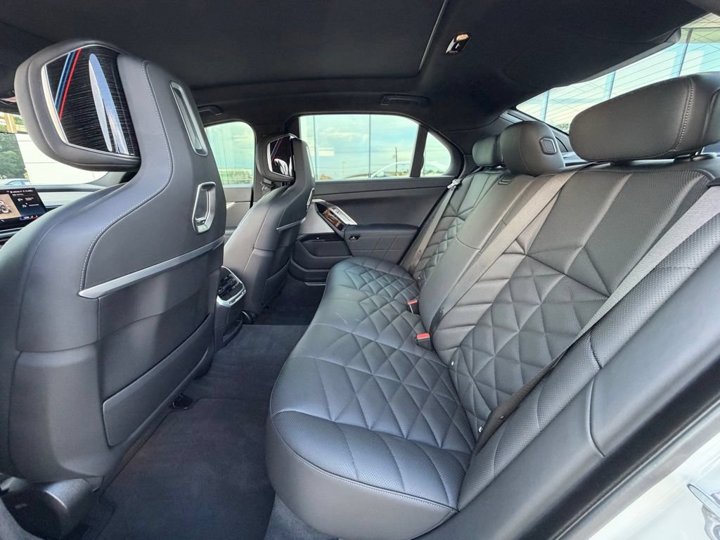 Used 2025 BMW 740i xDrive w/ Premium Package AWD/4WD image 19