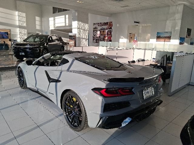 Used 2024 Chevrolet Corvette Z06 w/ Stealth Interior Trim Package RWD image 3