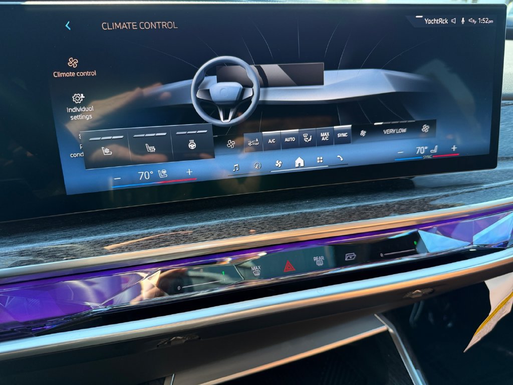 Certified 2026 BMW 750e xDrive AWD/4WD image 24