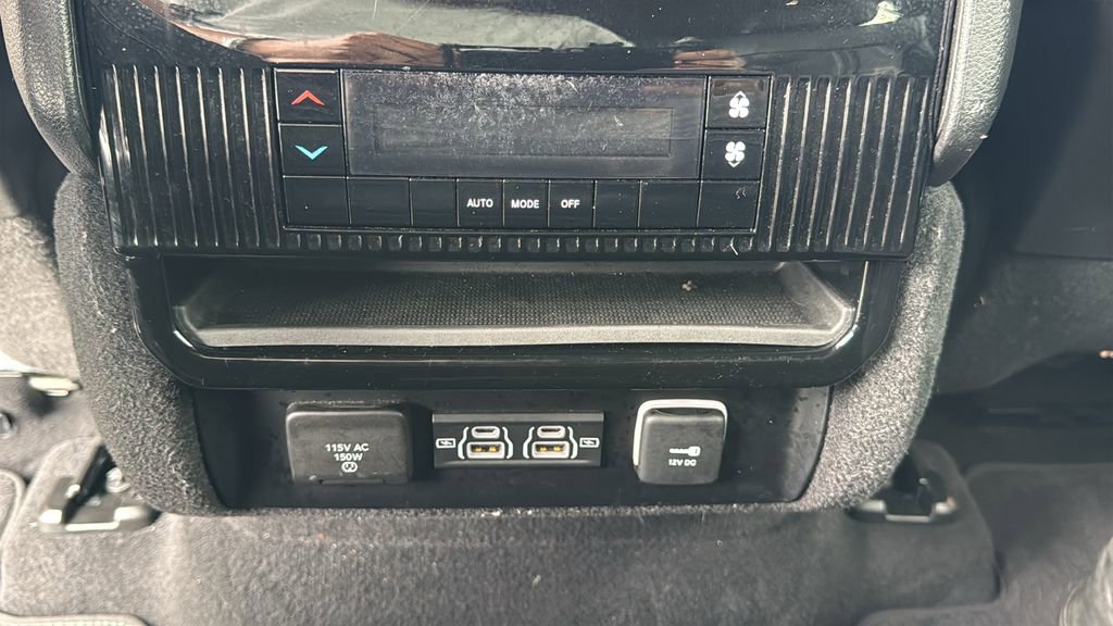 Used 2024 Jeep Wagoneer Series II w/ Flexible Seating Group RWD image 18