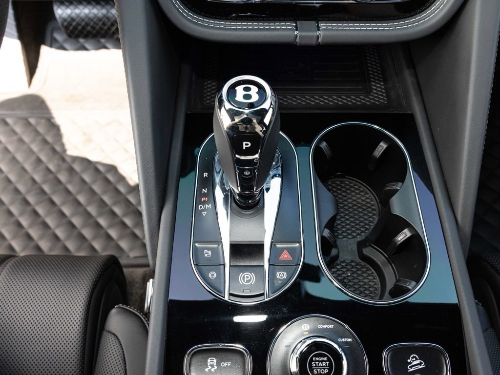 Used 2025 Bentley Bentayga AWD/4WD image 46