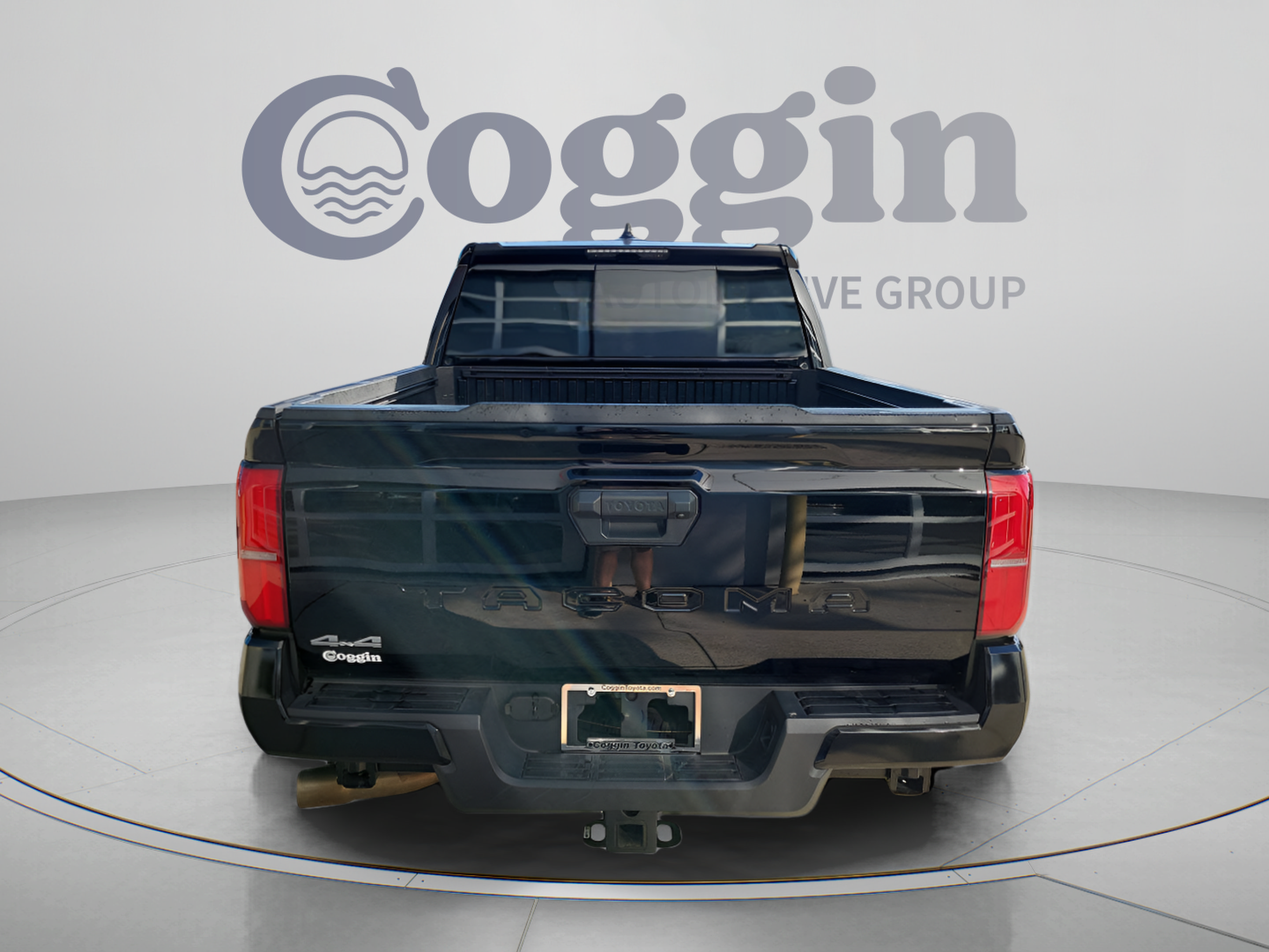 Certified 2025 Toyota Tacoma SR5 AWD/4WD image 4