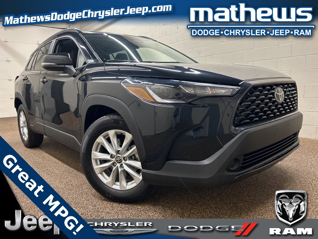 Used 2024 Toyota Corolla Cross LE image 1
