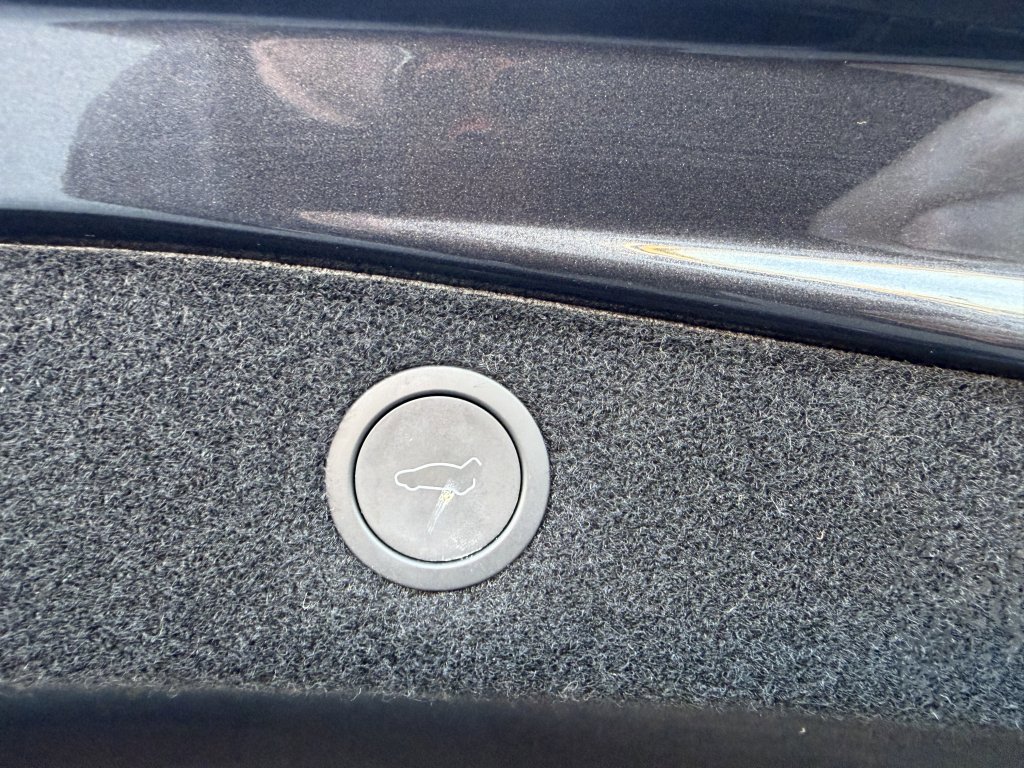 Used 2024 Tesla Model 3 image 40