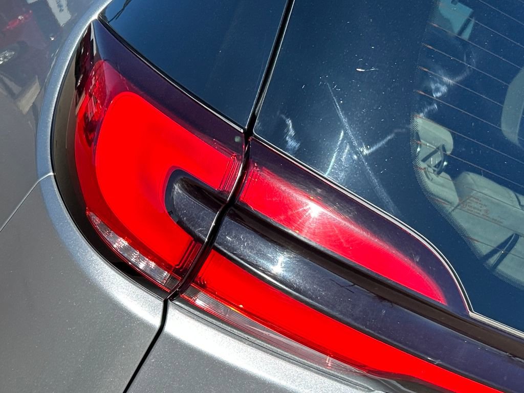 Used 2021 Chrysler Pacifica Touring-L image 27