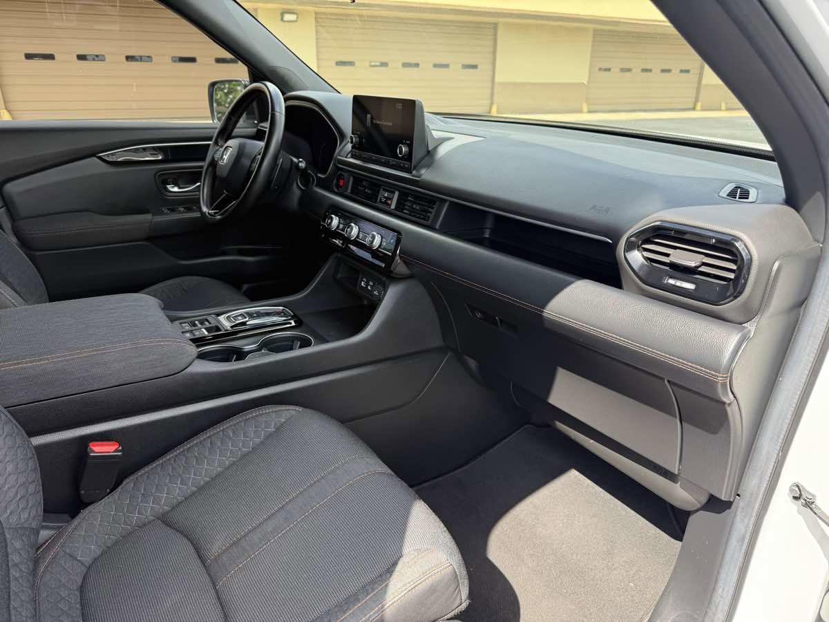 Used 2024 Honda Pilot Sport image 16