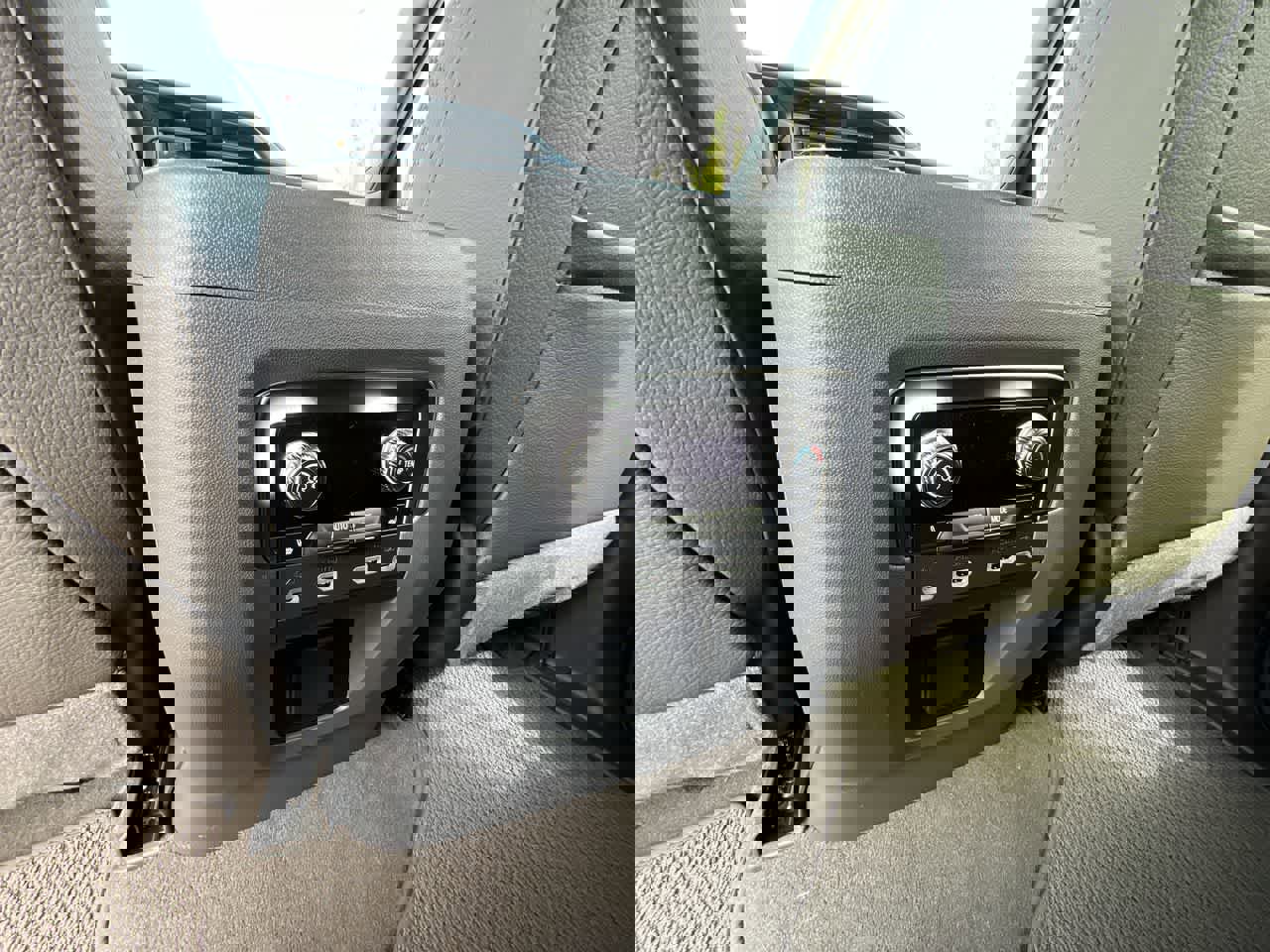 Used 2024 GMC Yukon XL Denali w/ Advanced Technology Package image 22