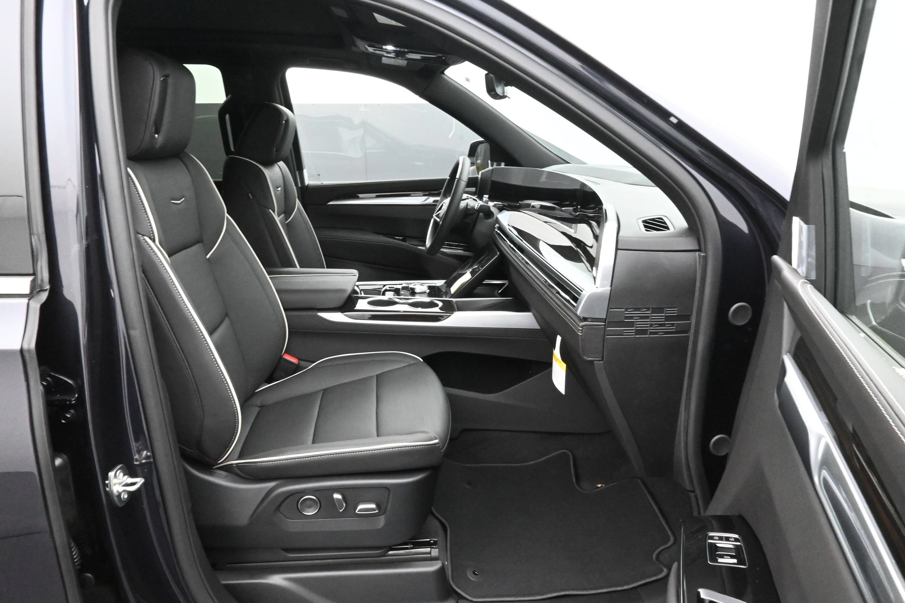 New 2026 Cadillac Escalade Luxury w/ Touring Package AWD/4WD image 13