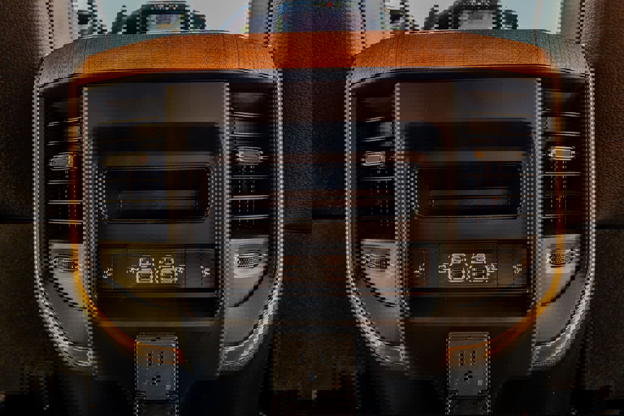 Used 2023 RAM 3500 Limited image 30