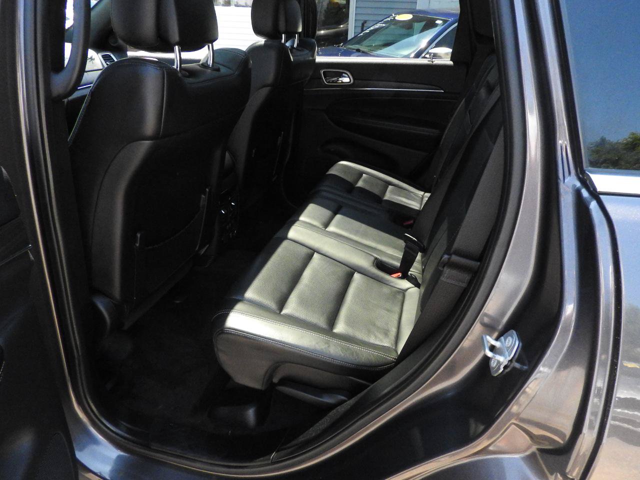 Used 2016 Jeep Grand Cherokee Limited w/ Luxury Group II AWD/4WD image 9