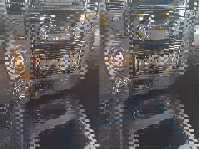 Used 2023 Nissan Titan PRO-4X w/ Pro-4x Convenience Package image 9