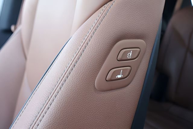 Used 2026 Genesis GV70 2.5T Advanced image 36