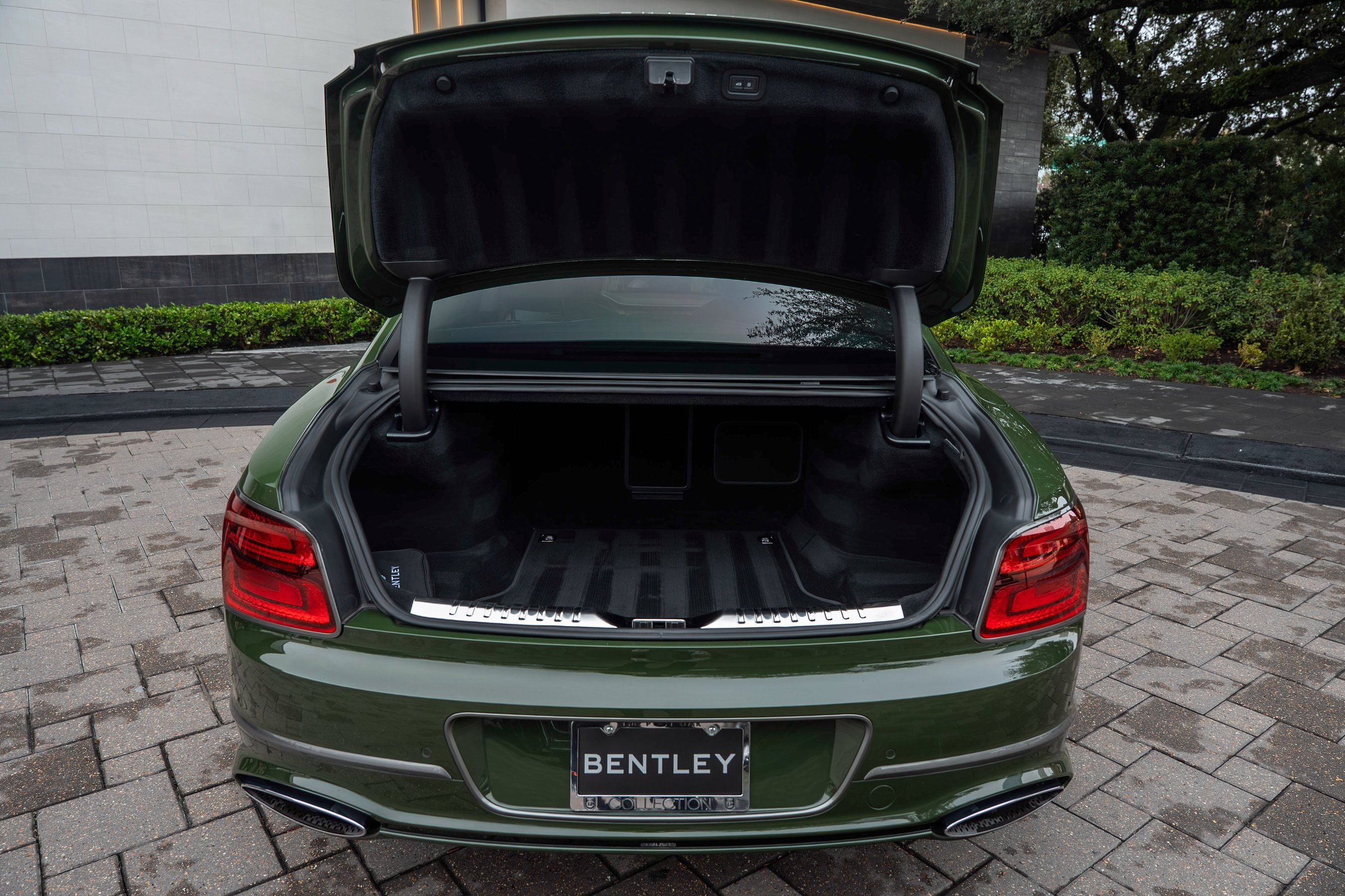 Used 2024 Bentley Flying Spur W12 image 50