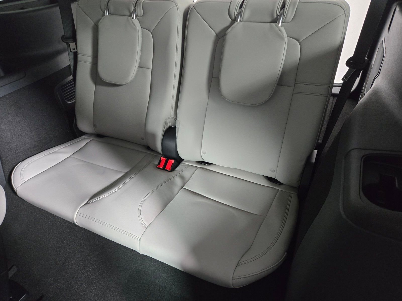 New 2026 Lincoln Aviator 2WD w/ Jet Appearance Package image 15