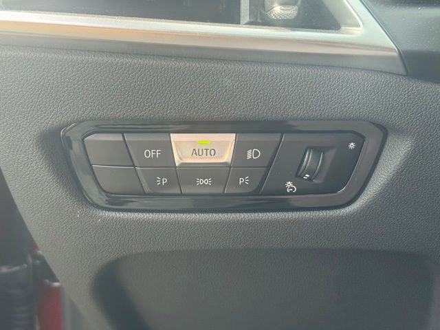 Certified 2025 BMW 330i xDrive Sedan w/ M Sport Package image 13