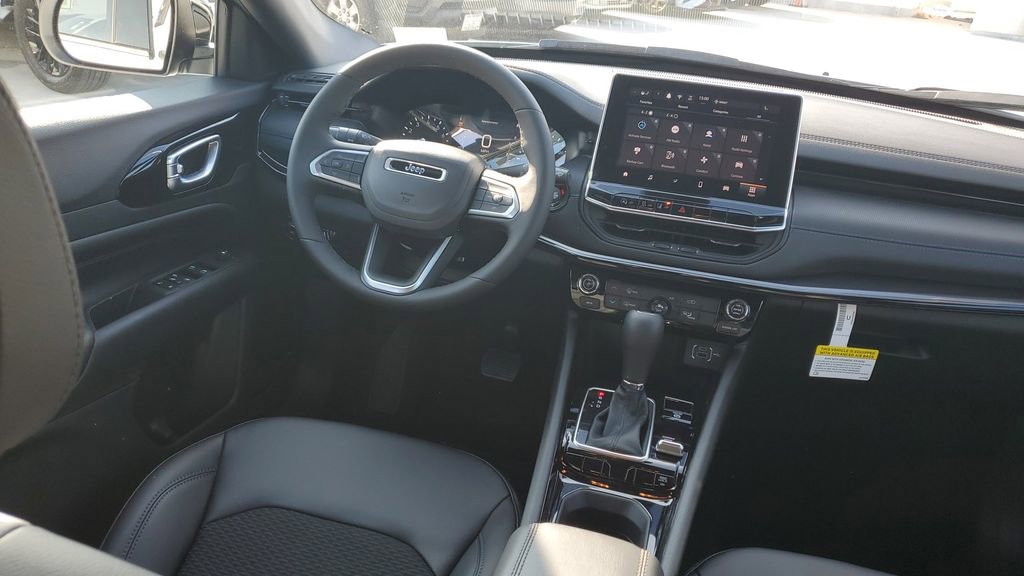 New 2026 Jeep Compass Latitude image 11