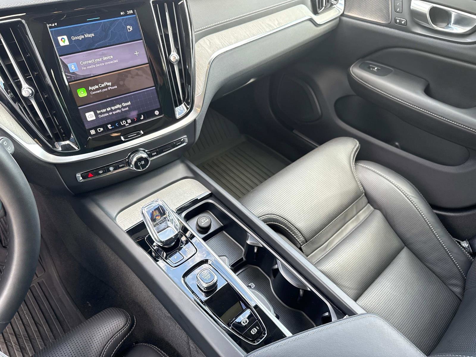 Used 2025 Volvo V60 B5 Cross Country Ultra w/ Climate Package image 25