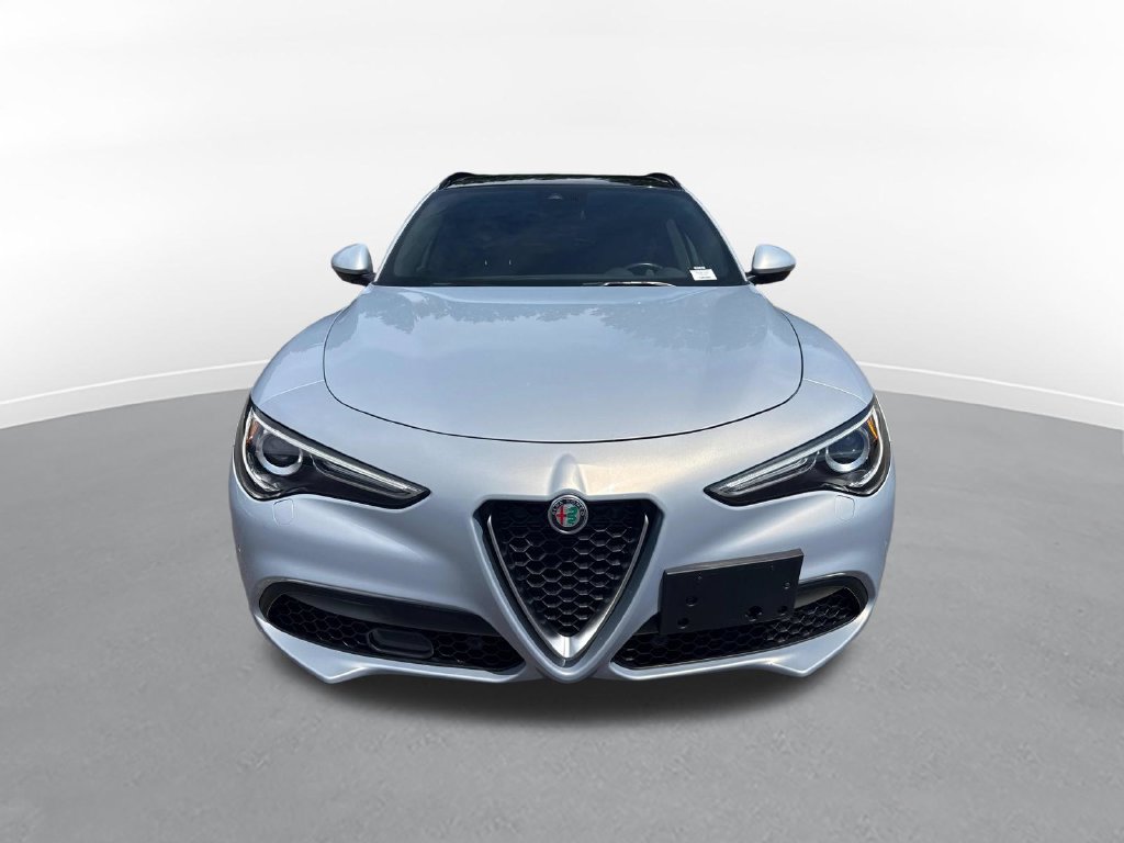 Used 2023 Alfa Romeo Stelvio Ti AWD/4WD image 3