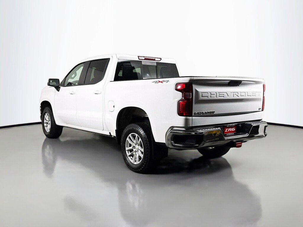 Used 2021 Chevrolet Silverado 1500 LT w/ Convenience Package II AWD/4WD image 3