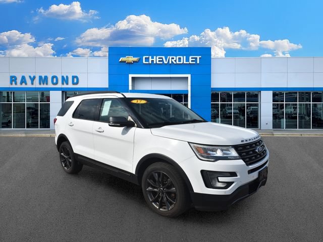Used 2017 Ford Explorer XLT w/ Equipment Group 202A AWD/4WD image 10