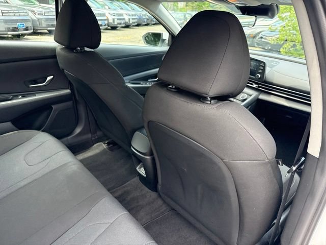 Used 2025 Hyundai Elantra SE FWD image 21