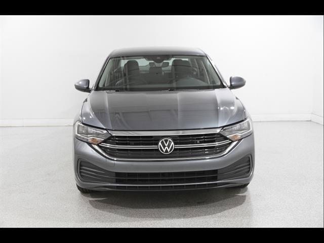 Certified 2023 Volkswagen Jetta SE FWD image 2
