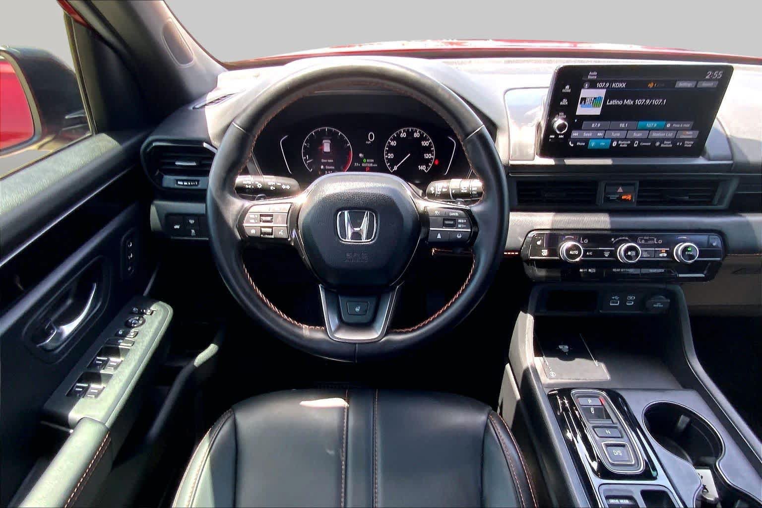 Used 2025 Honda Pilot TrailSport image 6