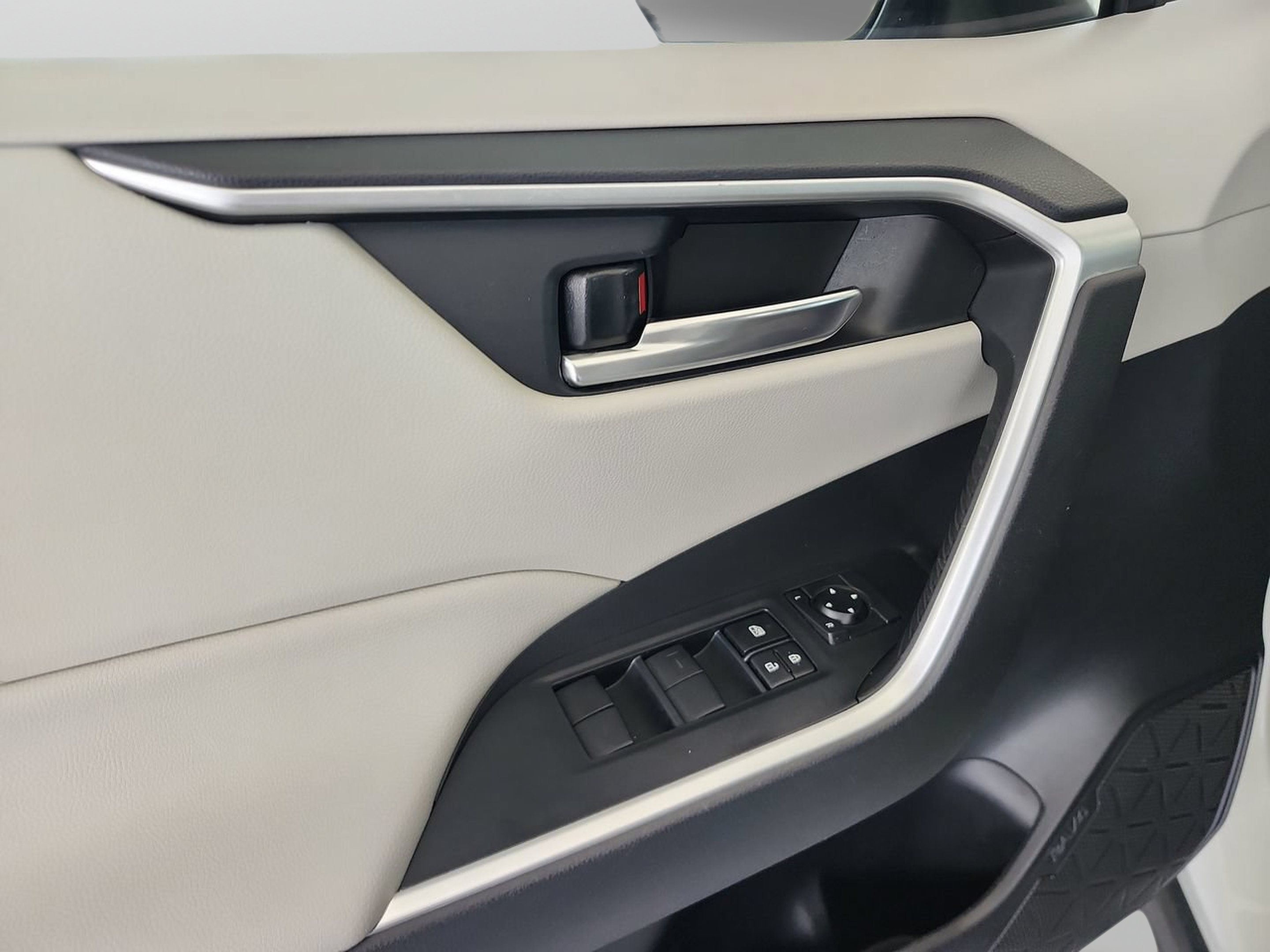 Used 2021 Toyota RAV4 XLE FWD image 15