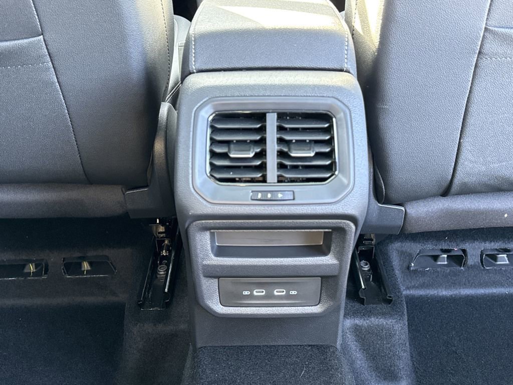 New 2026 Volkswagen Taos SE image 22