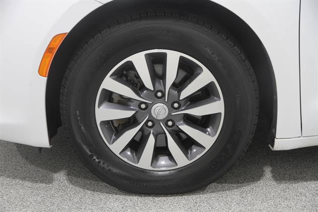 Used 2020 Chrysler Pacifica Touring-L Plus FWD image 25