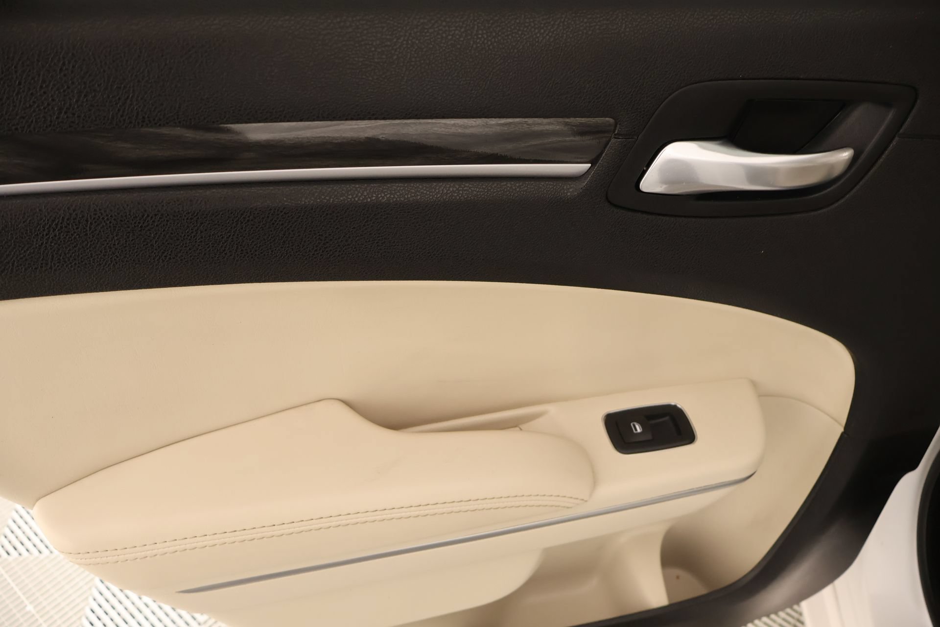 Used 2021 Chrysler 300 Touring w/ Sport Appearance Package RWD image 15