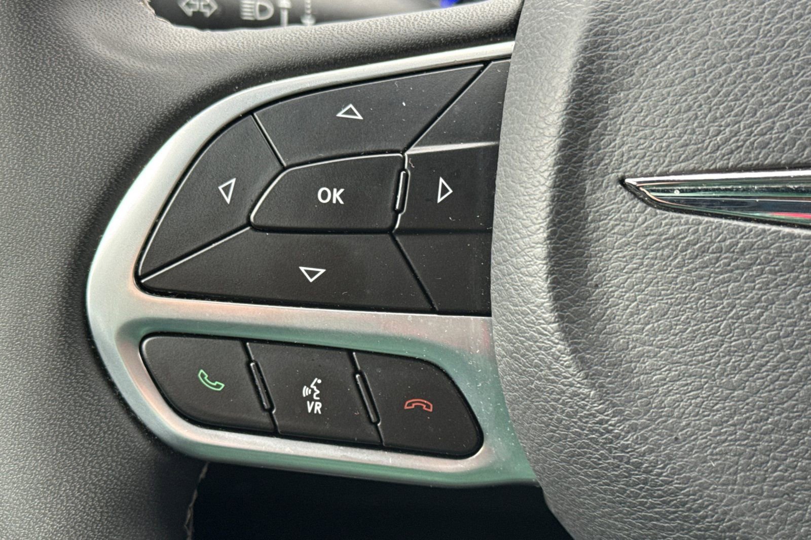 Used 2025 Chrysler Pacifica Select FWD image 27