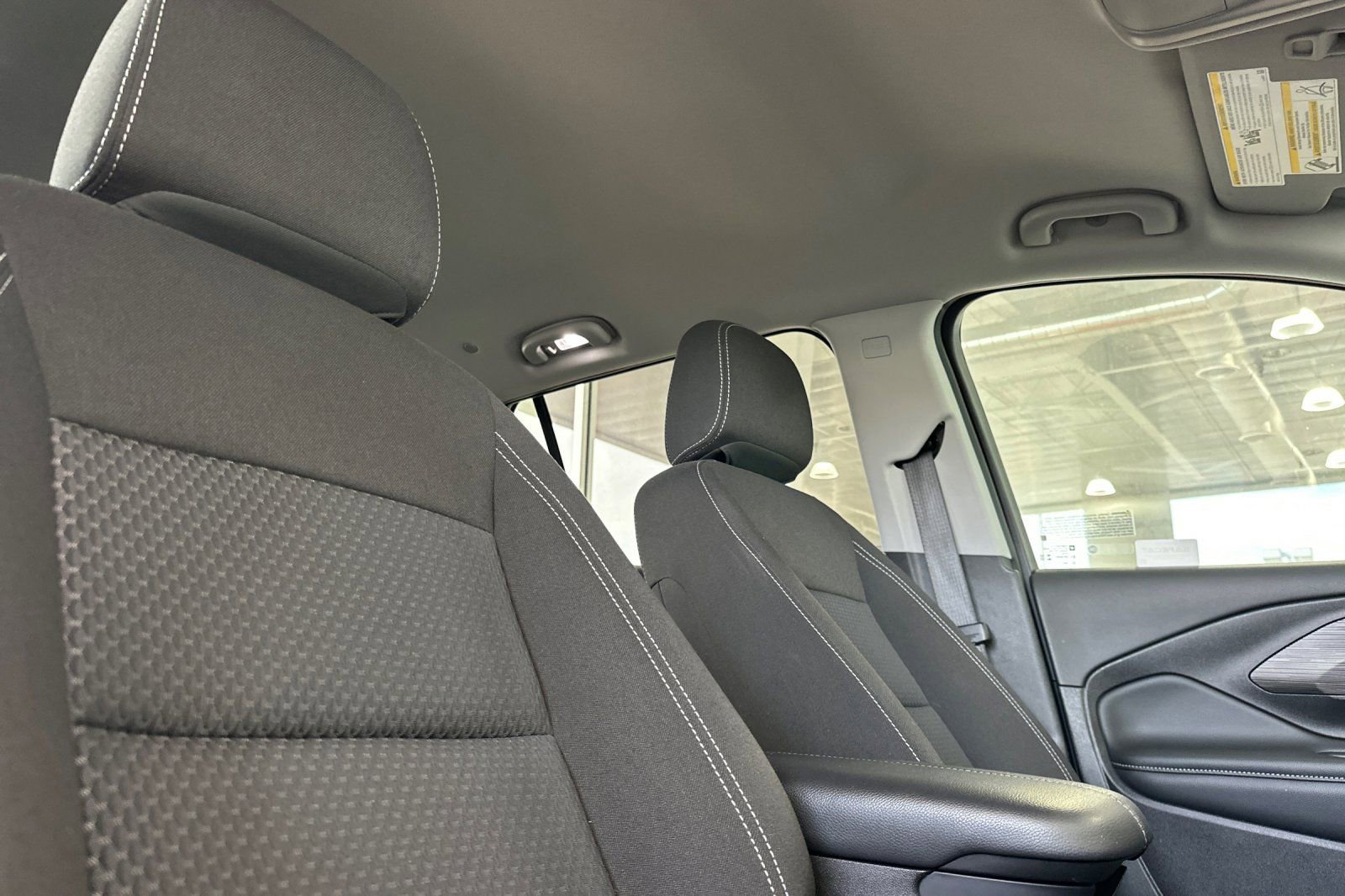 Used 2024 GMC Terrain SLE w/ Elevation Edition image 17